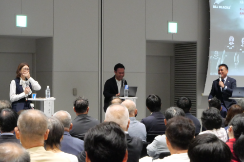 セッション中の益子氏、大山氏、影山氏